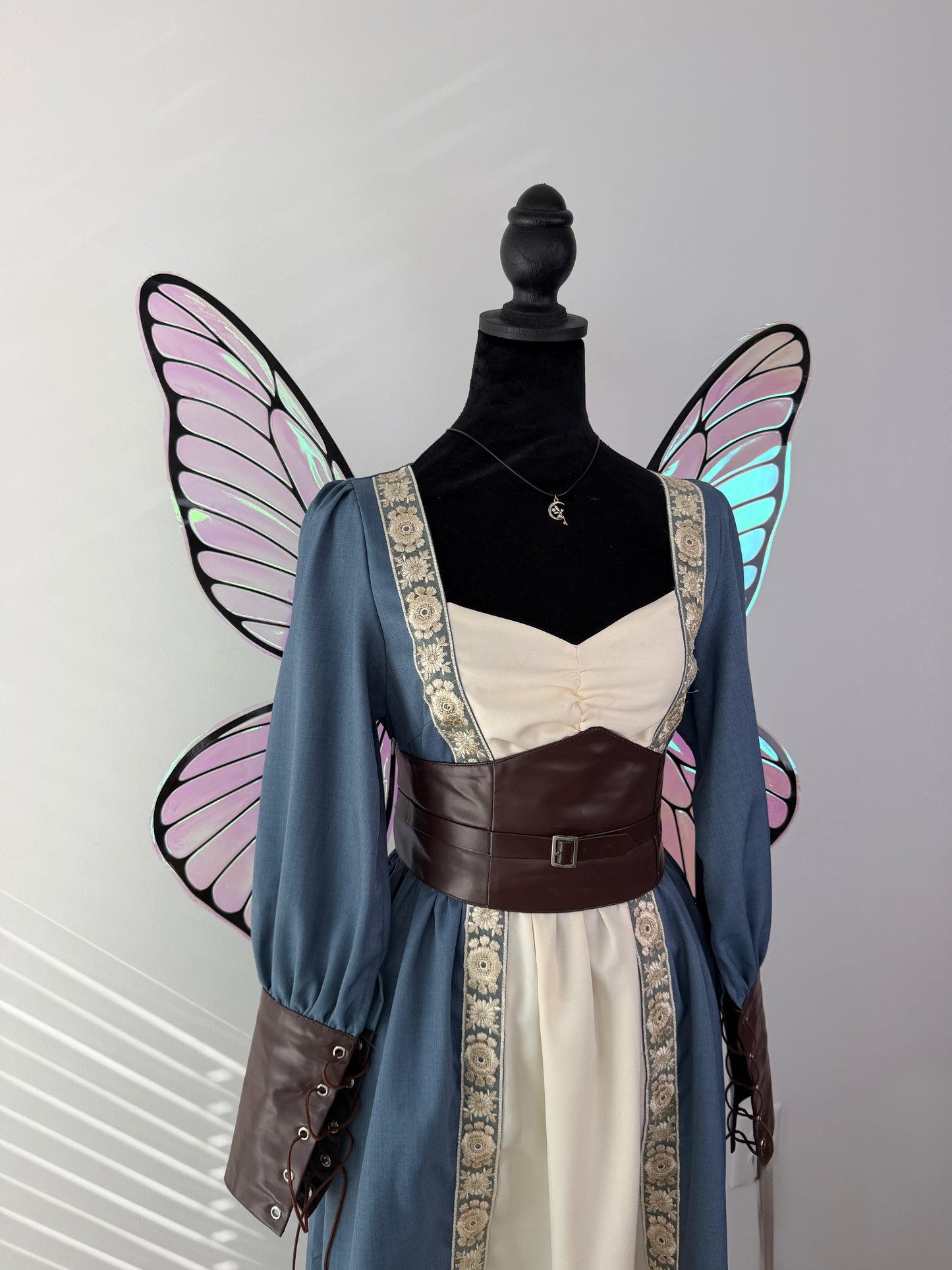 Luxury iridescent fairy wings for cosplay, fantasy costumes and enchanted photo sessions.